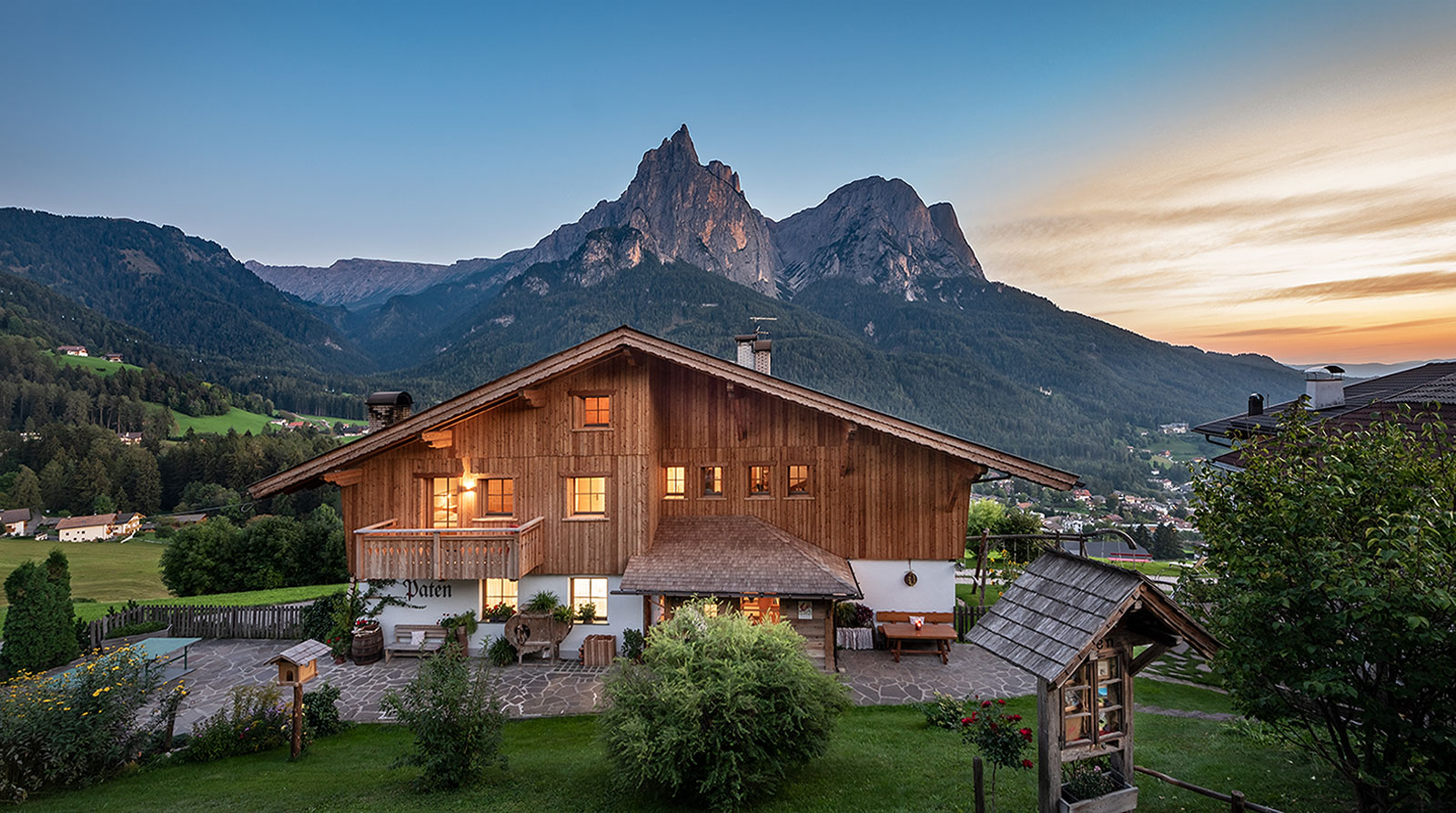 Patenerhof By Night 02